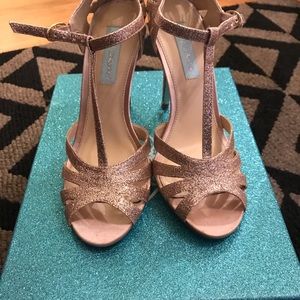 Betsey Johnson Champagne size 7
